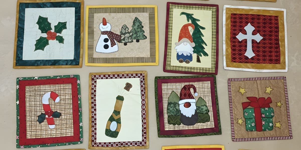 Buttonhole Applique Mug Rugs - tutor work.jpg